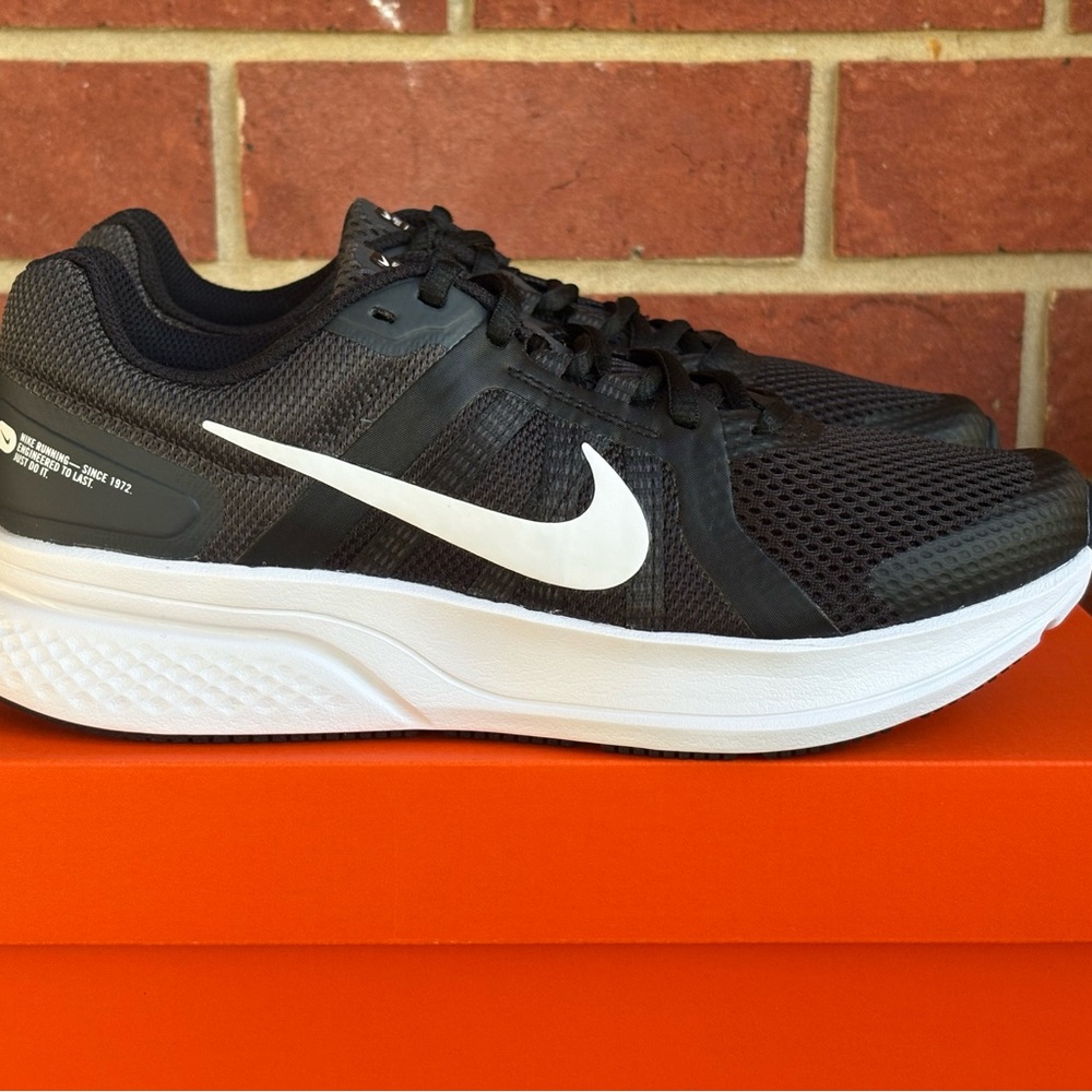 New Nike Run Swift 2 Black White Womens Sneakers Running Athletic Shoes